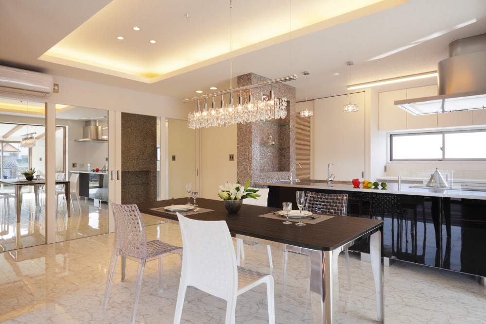 内装に照明をおしゃれに組み合わせた設計工房枻が建てた家の写真