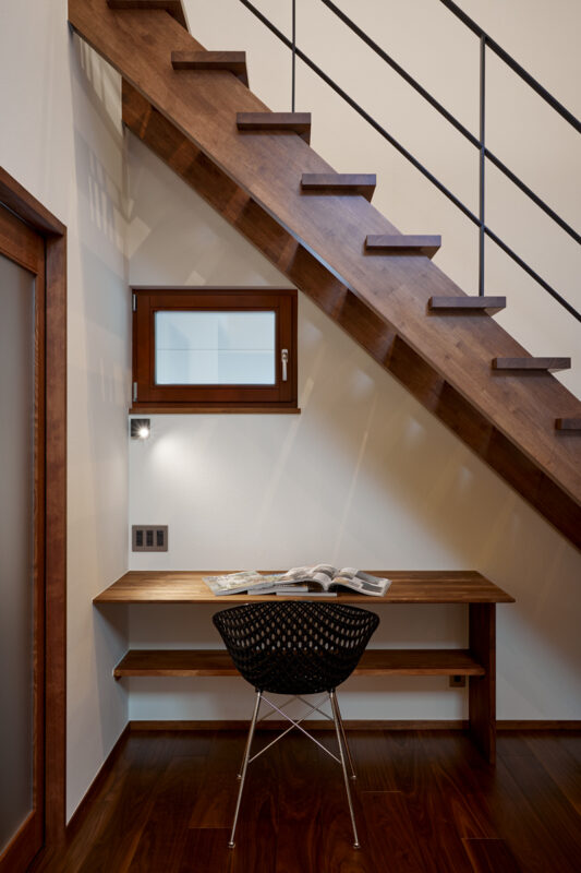 階段下でほっと一息つける空間